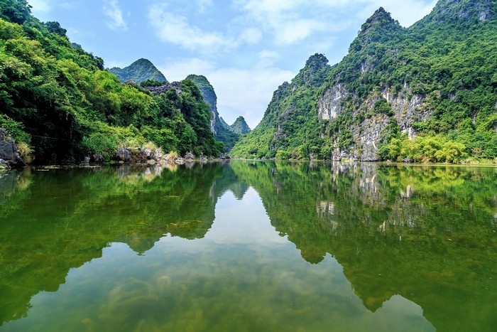 AMAZING VIETNAM IN 5 DAYS 4 NIGHTS 