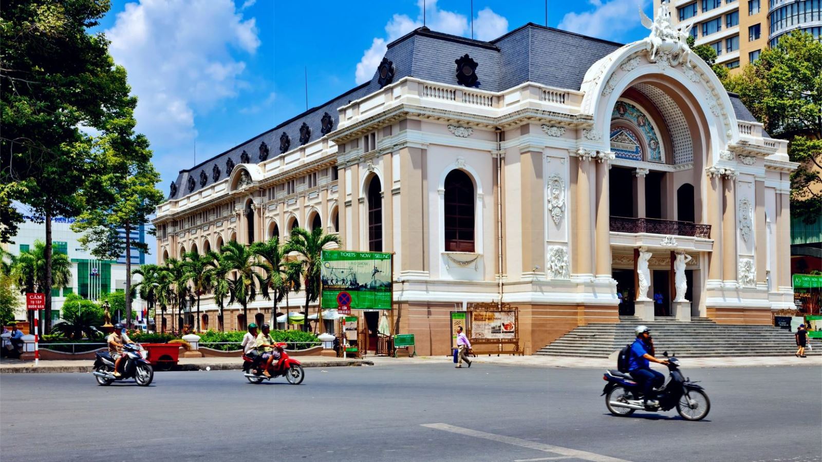 Dong Khoi Street