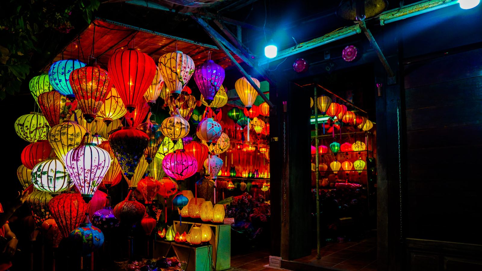 LANTERN MAKING –BE A REAL FAMER AT TRA QUE VILLAGE 4