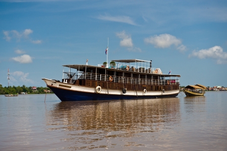 Toum Tiou Cruise Siem Reap To Phnom Penh 3 days/2nights