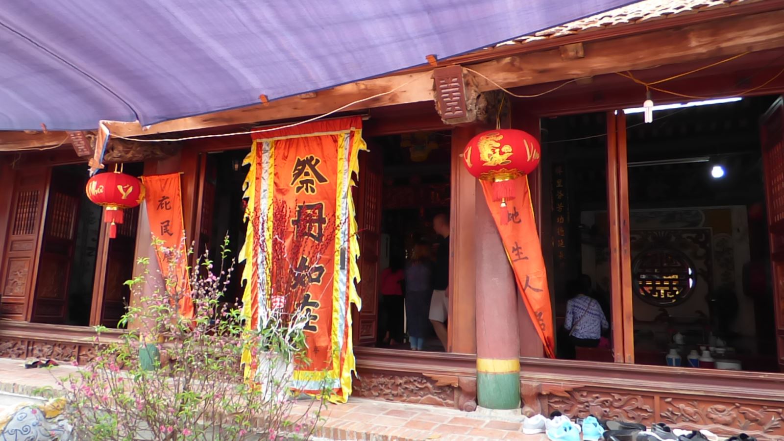 Duong Lam Ancient Village Day Tour 