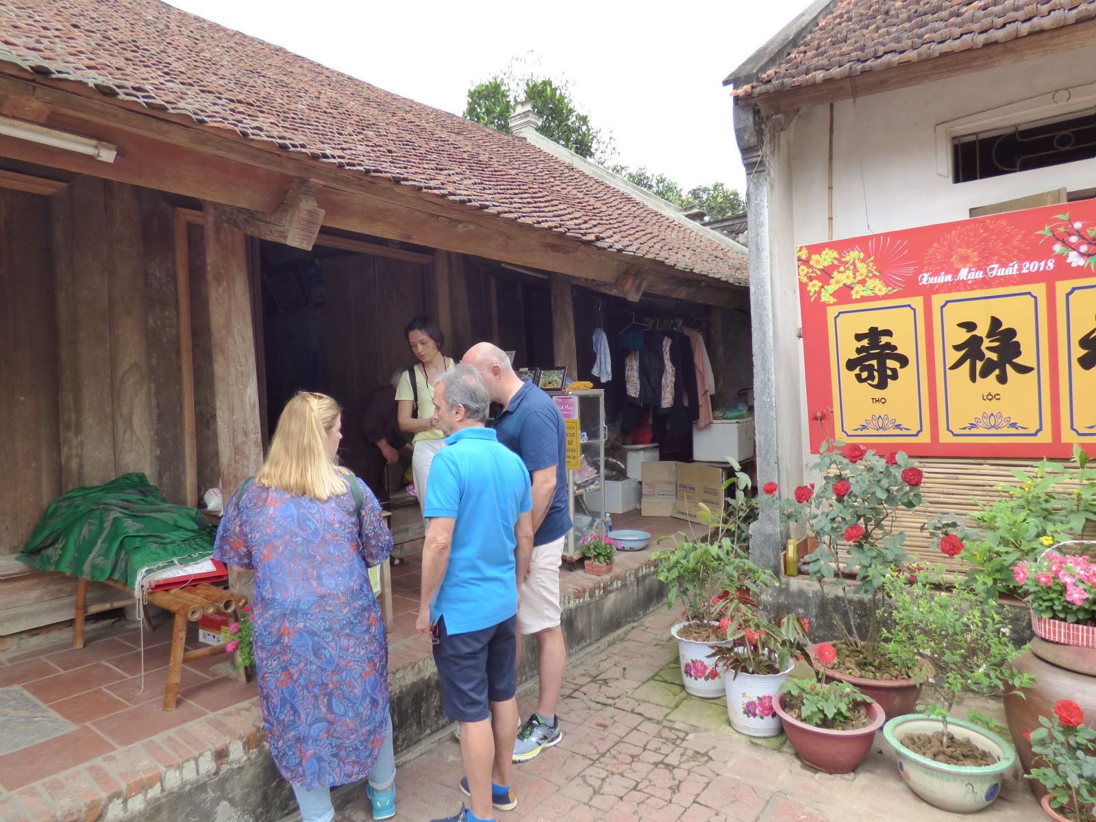 Duong Lam Ancient Village Day Tour 