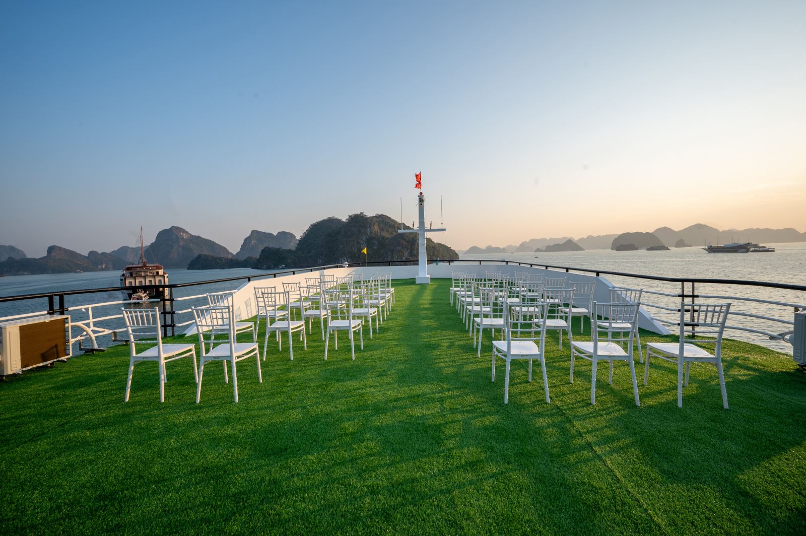 DRAGON PREMIER CRUISE Halong Bay - Lan Ha Bay 3