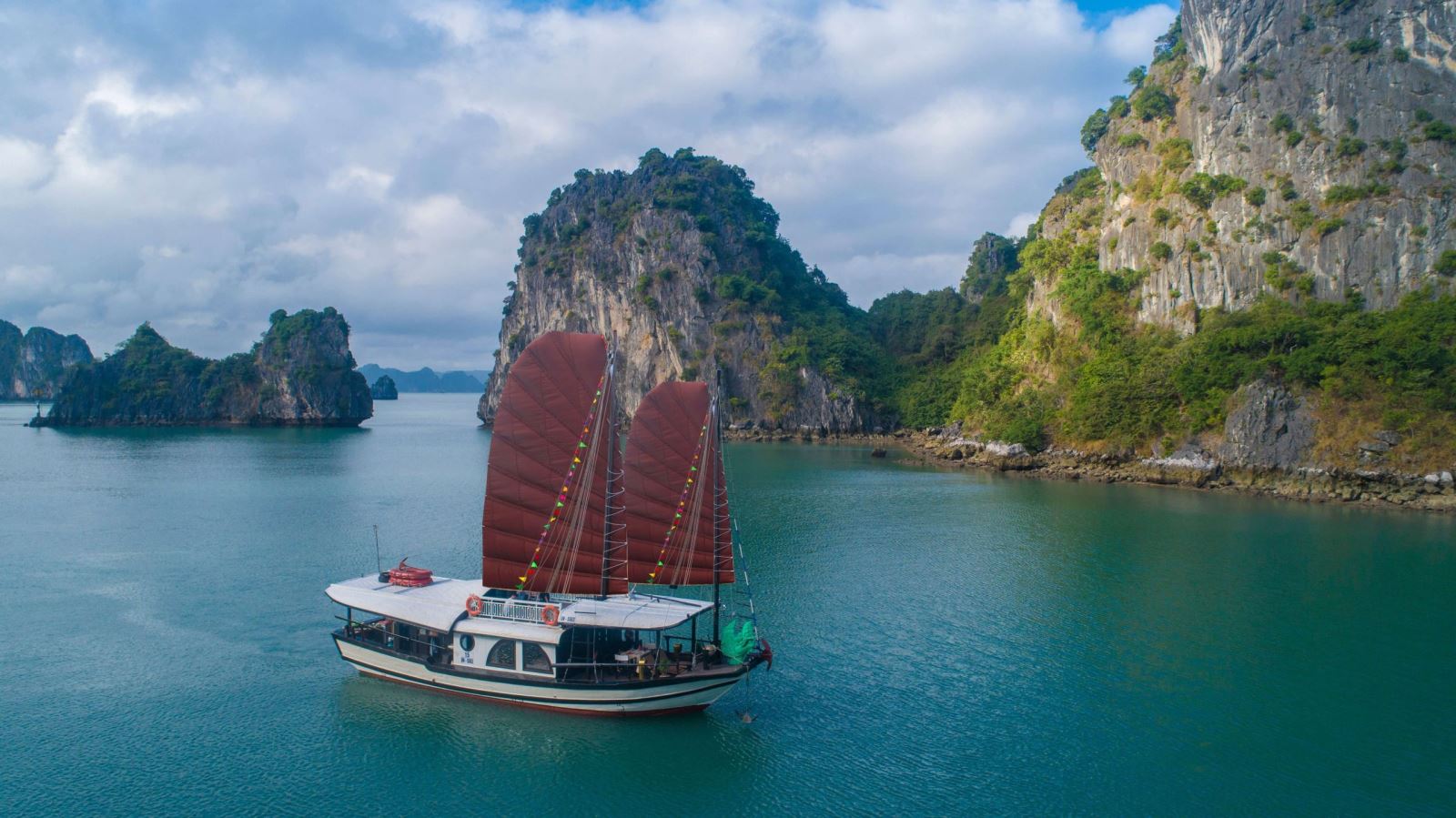 Halong Bay 2 Days 1 Night on luxury junk