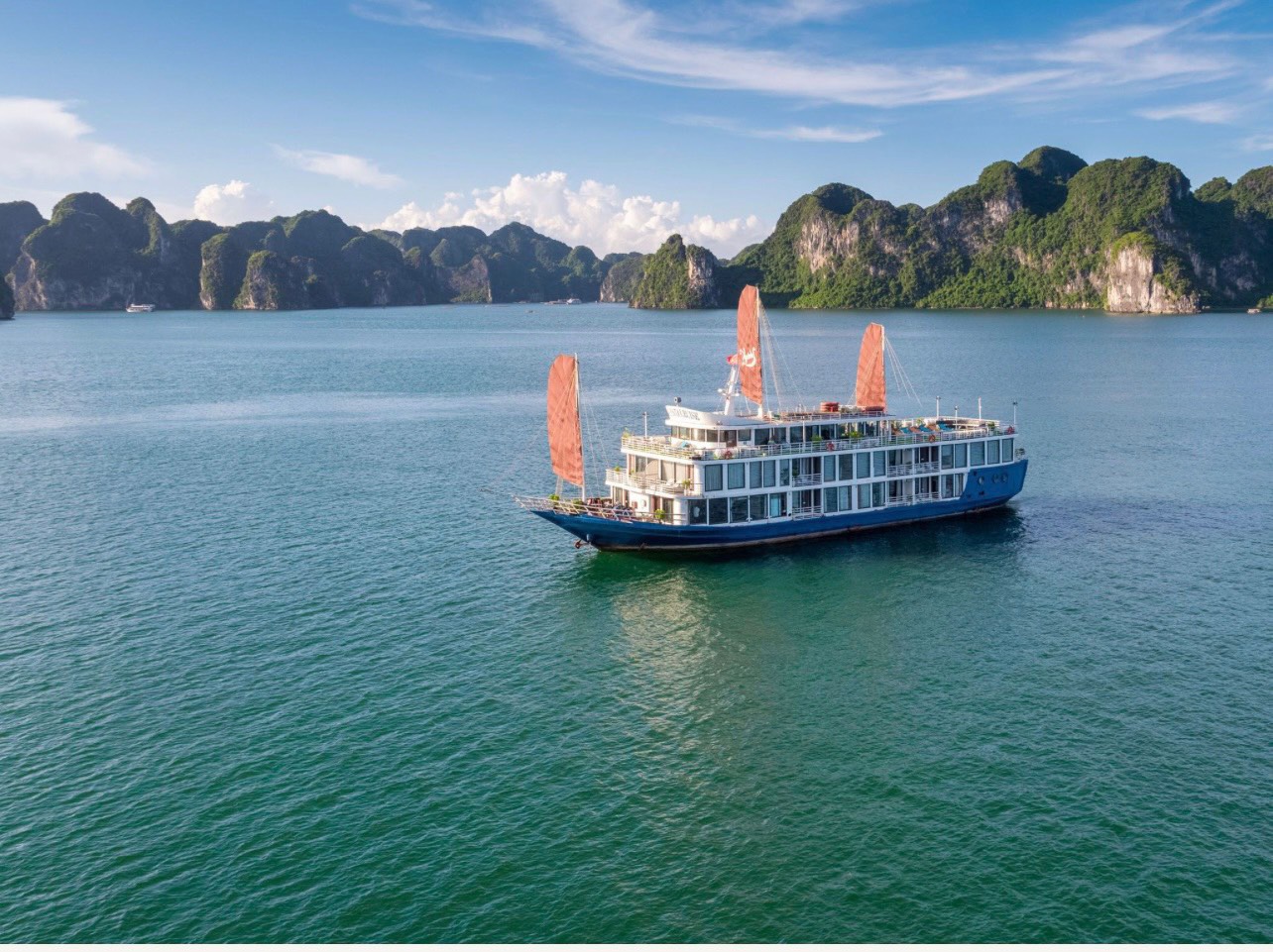 Vendure Lotus Class Halong Bay Cruise ⭐⭐⭐⭐