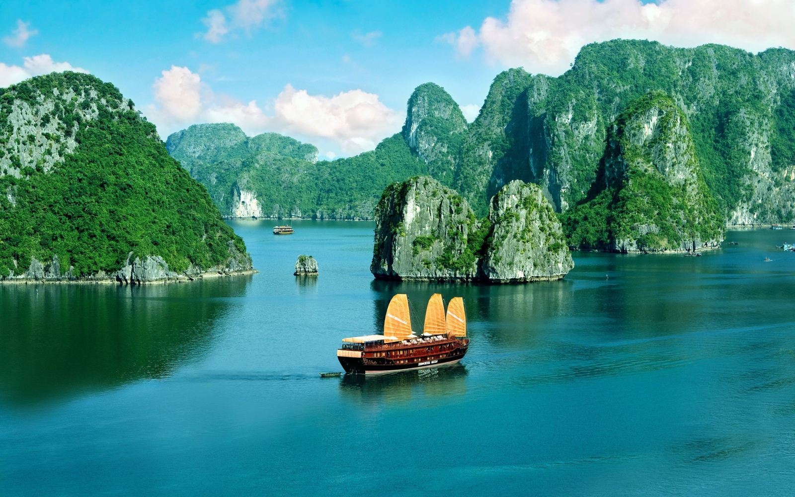 8 day-package Tour from Hanoi to Ho Chi Minh City
