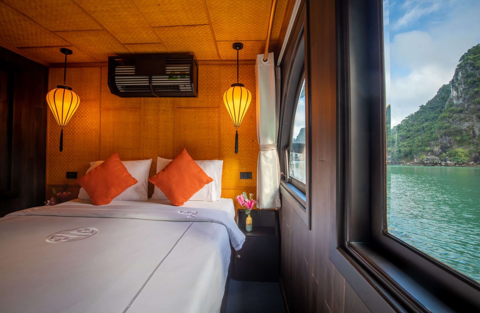 Halong Bay 2 Days 1 Night on luxury junk