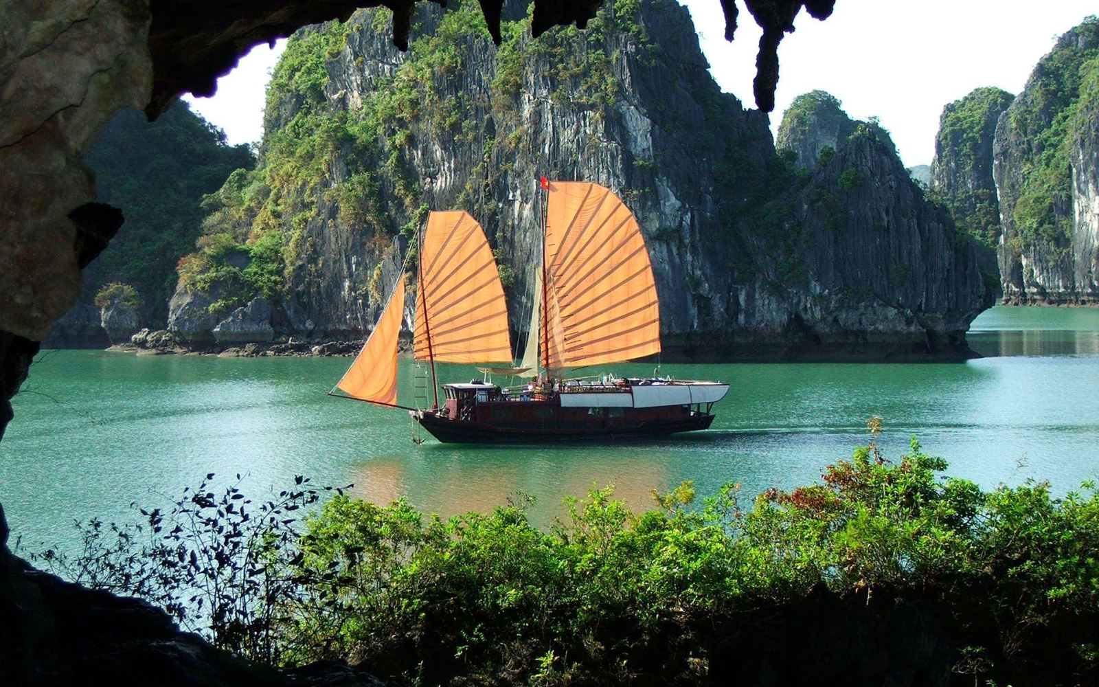 view from Halong Cave