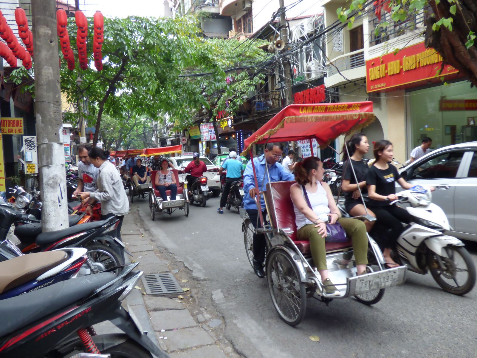 cyclo in Hanoi old quarter