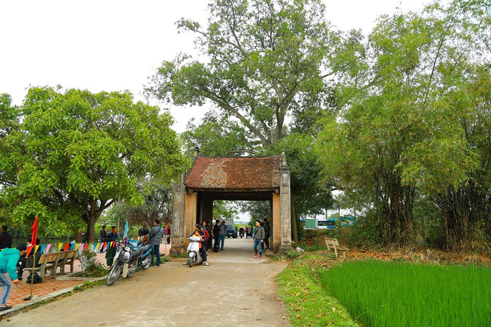 Duong Lam Ancient Village Day Tour