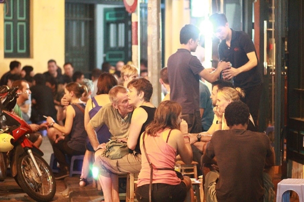 street food stalls in Ho Chi Minh at night